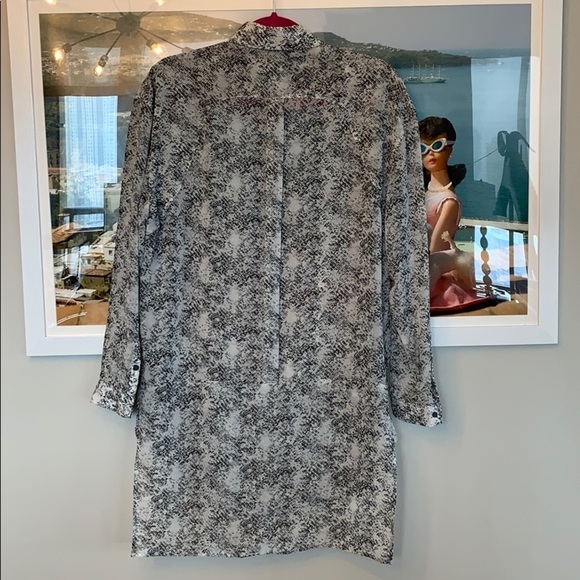 Ro & De snake print button down blouse - Picture 4 of 9